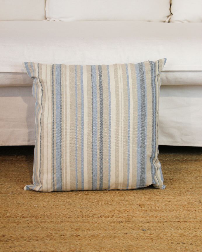 Funda de cojín con estampado a rallas azules y beige 50x50cm de algodón