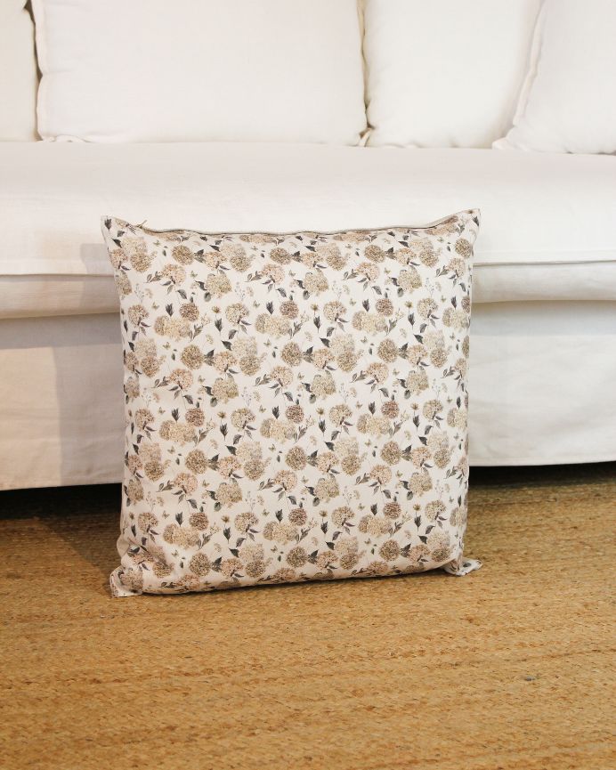 Funda de cojín reversible con estampado floral sobre fondo crudo 50x50cm de algodón