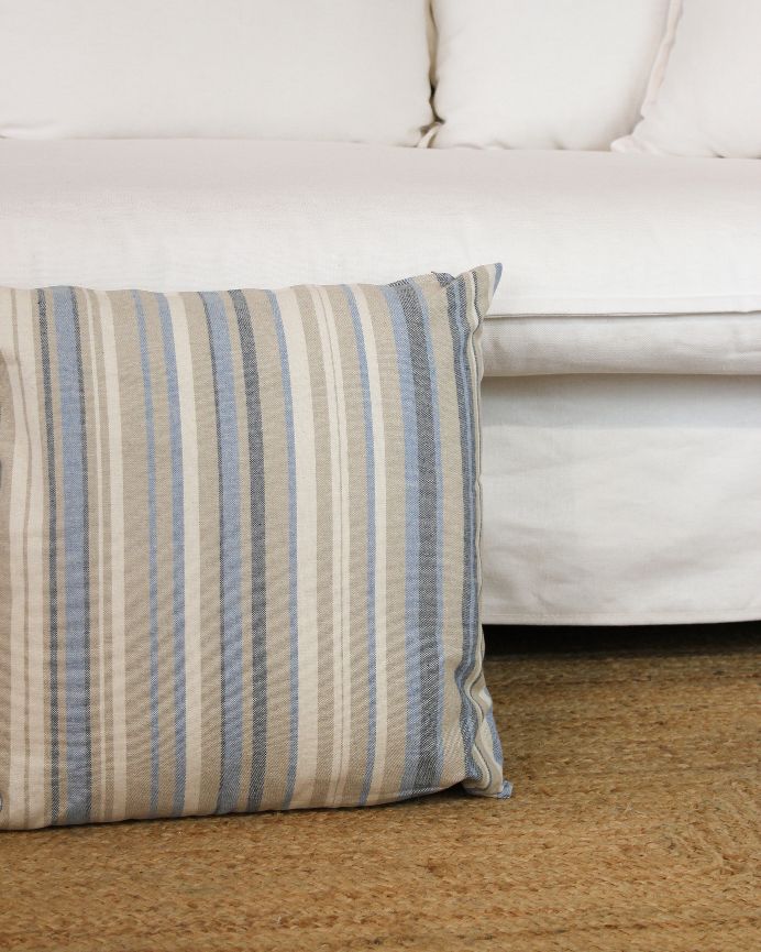 Funda de cojín con estampado a rallas azules y beige 50x50cm de algodón