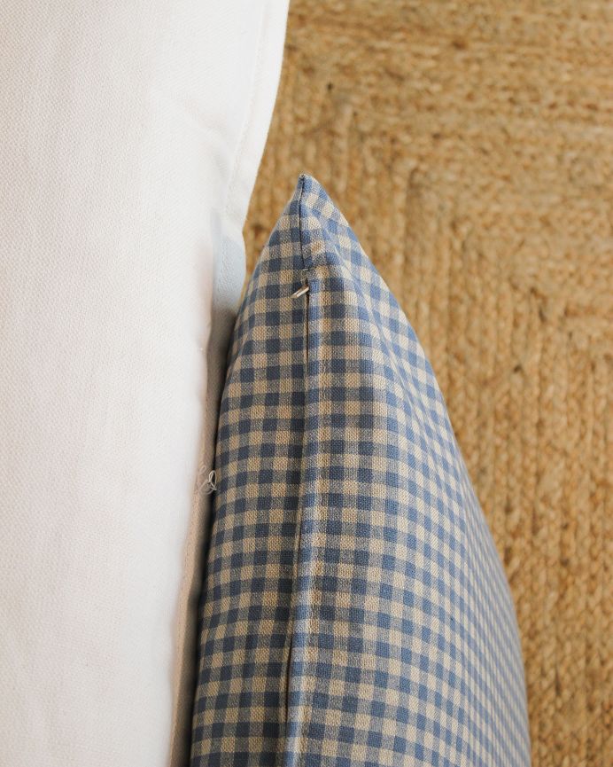 Funda de cojín con estampado vichy azúl y beige 50x50cm de algodón