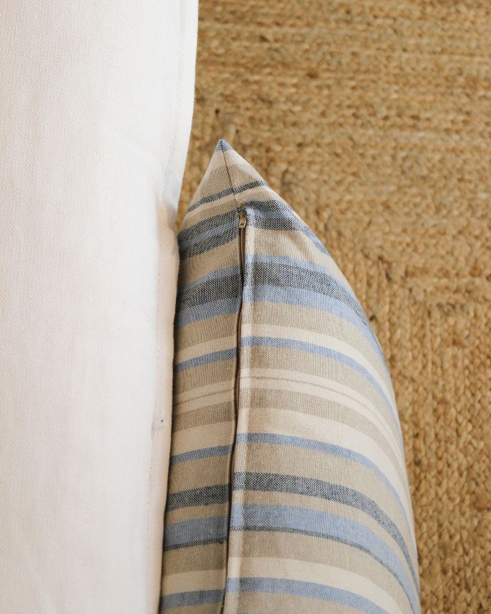Funda de cojín con estampado a rallas azules y beige 50x50cm de algodón