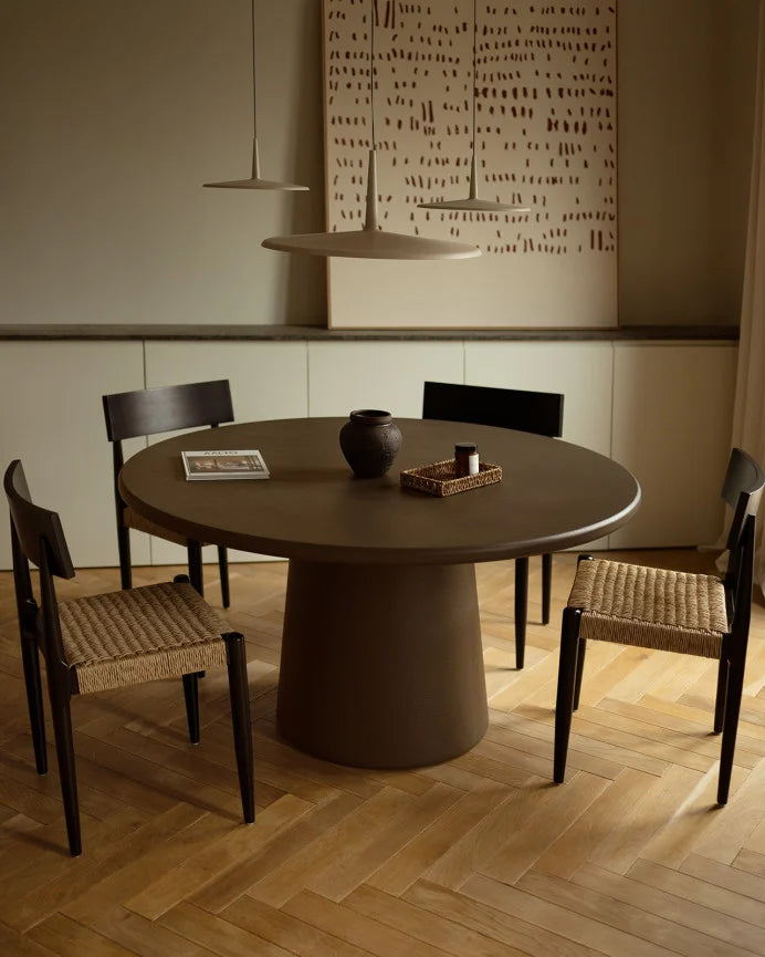 Mesa de Comedor Redonda de Microcemento Marrón Chocolate