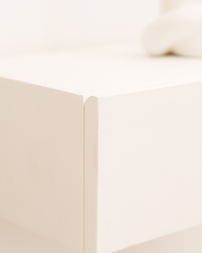 Mesita de noche s'Agaro de madera natural en varios colores