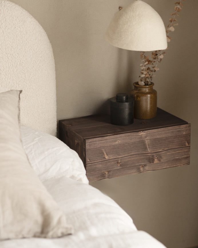 Mesita de noche s'Agaro de madera natural en varios colores