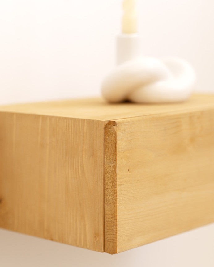 Mesita de noche s'Agaro de madera natural en varios colores