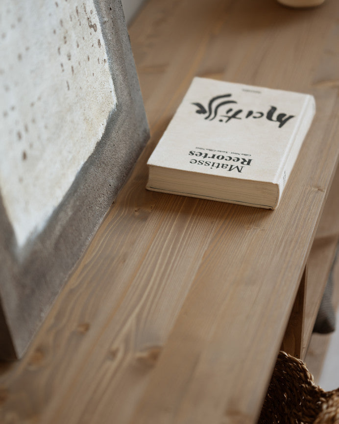 Mueble TV de madera maciza en color roble medio de 160x40cm