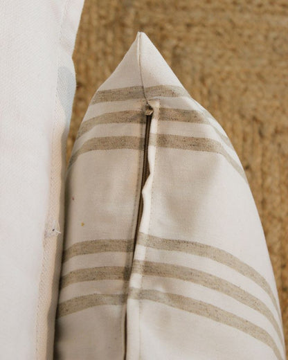 Funda de cojín con estampado beige sobre fondo crudo 50x50cm de algodón