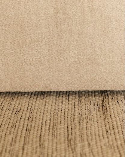 Alfombra de lana beige y negro