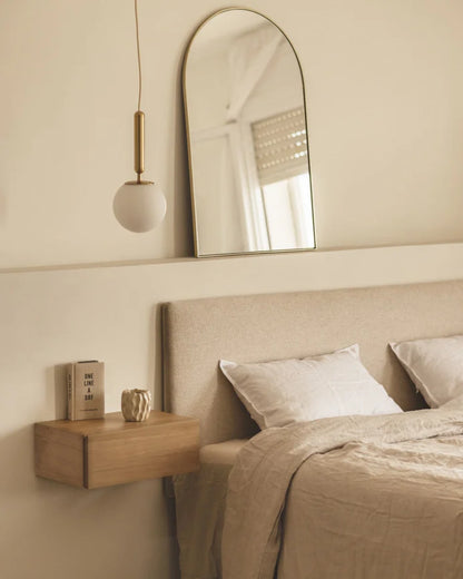Espejo de pared con forma arqueada elaborado con metal 80x50cm