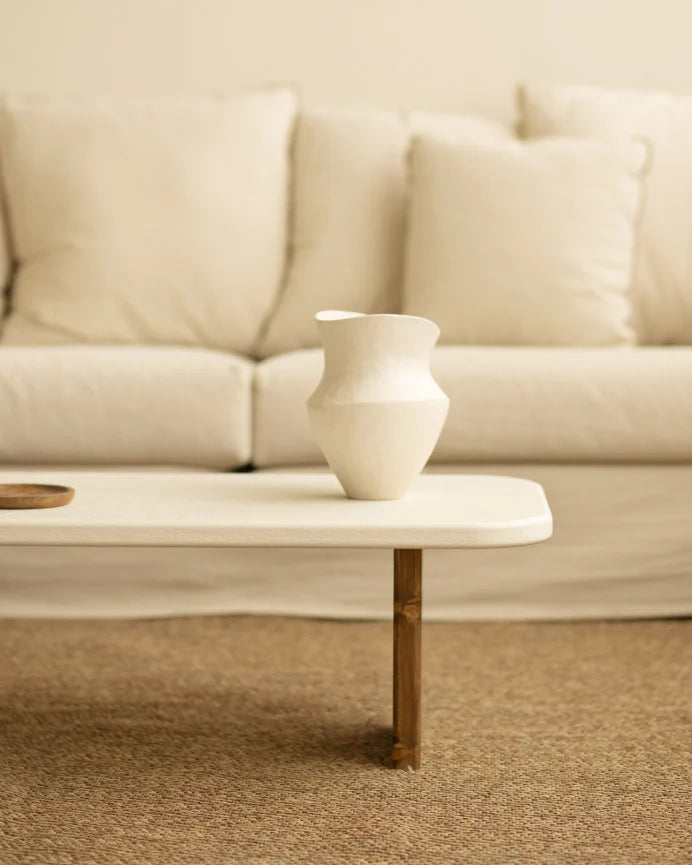 Mesa de Centro de microcemento blanco roto y patas de madera 95cm