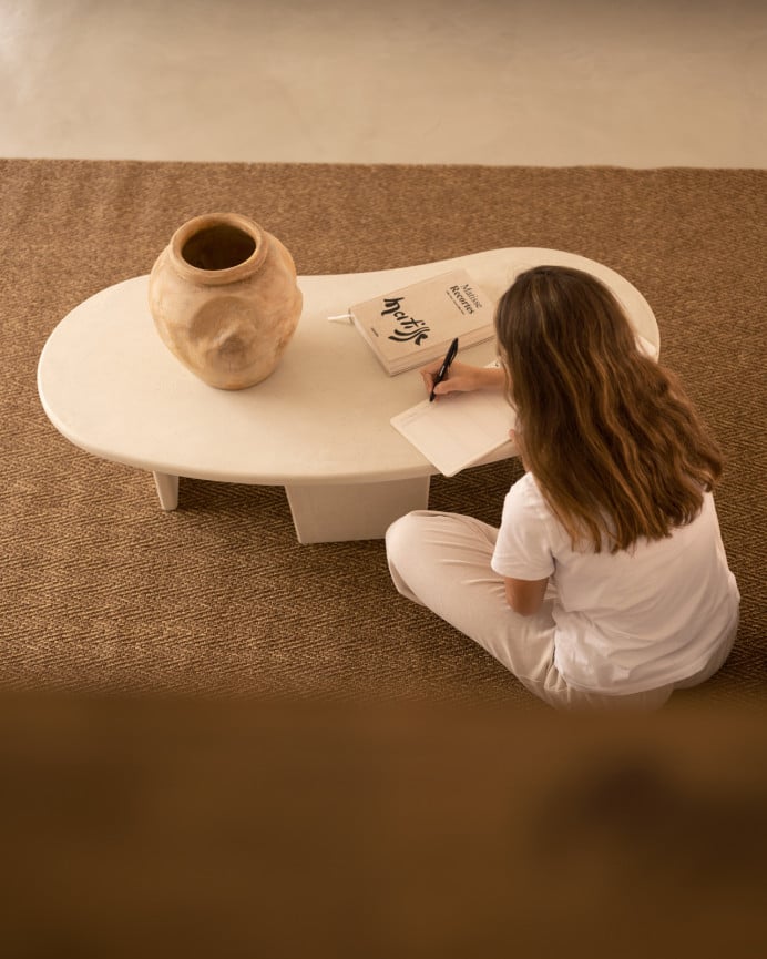 Mesa de Centro de Microcemento blanco roto con formas orgánicas 120cm