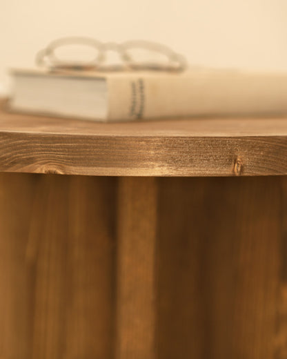 Mesa de centro redonda de madera maciza Pals en varios colores y medidas