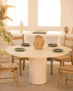 Mesa de comedor redonda de Microcemento en color Blanco Roto