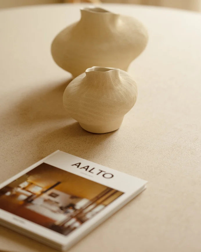 Mesa de Comedor Redonda de Microcemento Beige