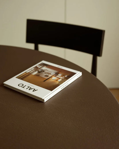 Mesa de Comedor Redonda de Microcemento Marrón Chocolate