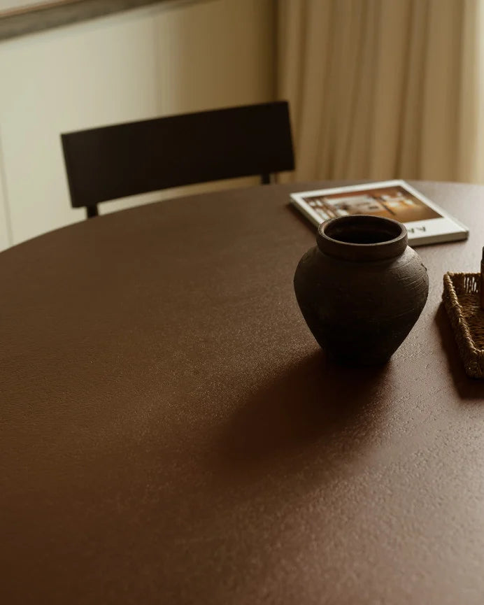 Mesa de Comedor Redonda de Microcemento Marrón Chocolate