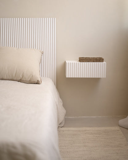 Mesita de noche Palamós de madera natural en varios colores