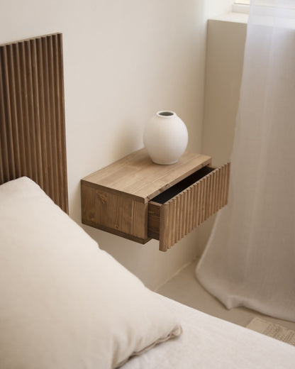 Mesita de noche Palamós de madera natural en varios colores