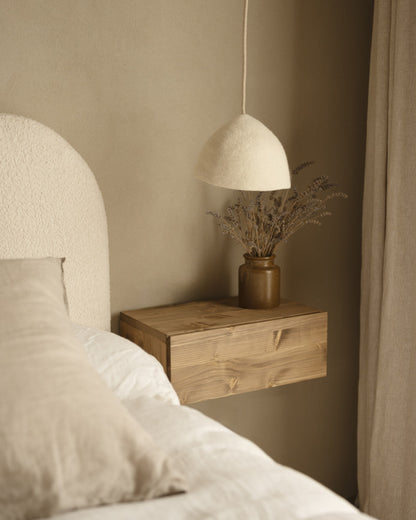 Mesita de noche s'Agaro de madera natural en varios colores