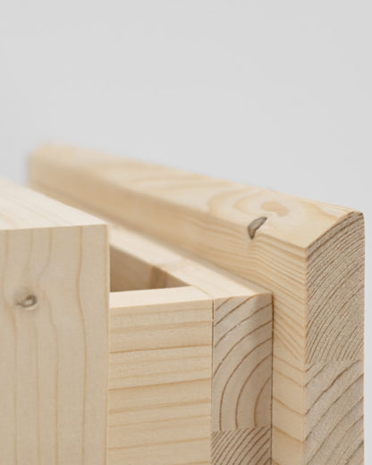 Mesita de noche s'Agaro de madera natural en varios colores