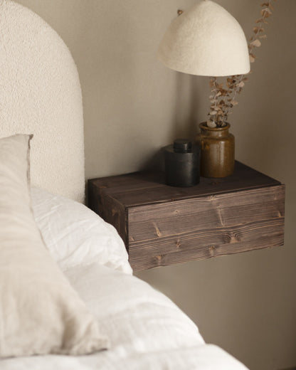 Mesita de noche s'Agaro de madera natural en varios colores