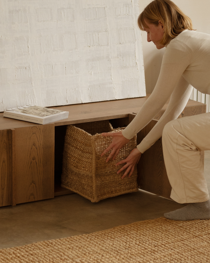 Mueble TV de chapa de fresno natural con listones en color avellana 160x140cm