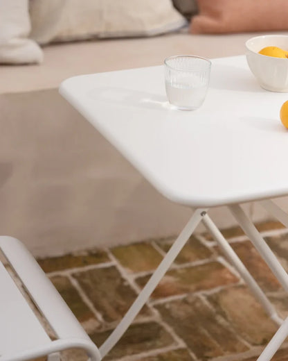 Set de 2 sillas y mesa para exterior, de aluminio en Blanco mate