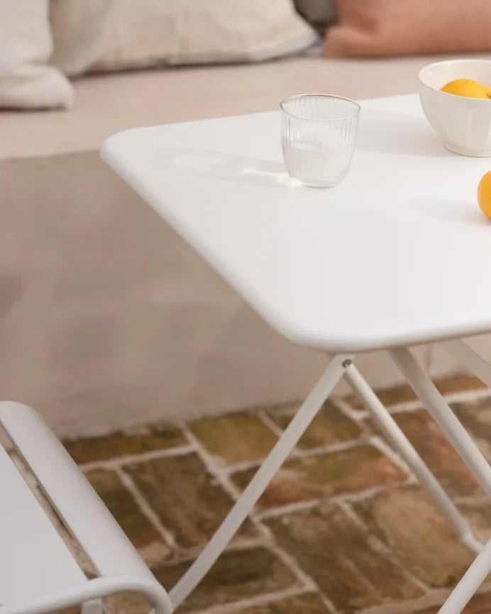 Set de 2 sillas y mesa para exterior, de aluminio en Blanco mate