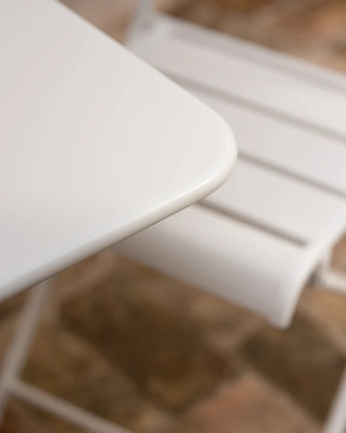 Set de 2 sillas y mesa para exterior, de aluminio en Blanco mate