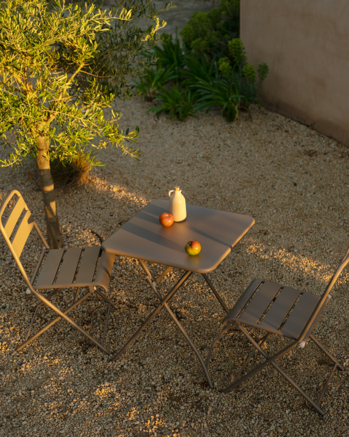 Set de 2 sillas y mesa para exterior, de aluminio en Taupe mate
