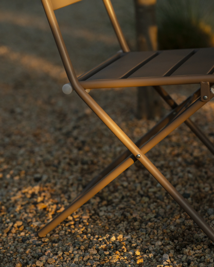 Set de 2 sillas y mesa para exterior, de aluminio en Taupe mate