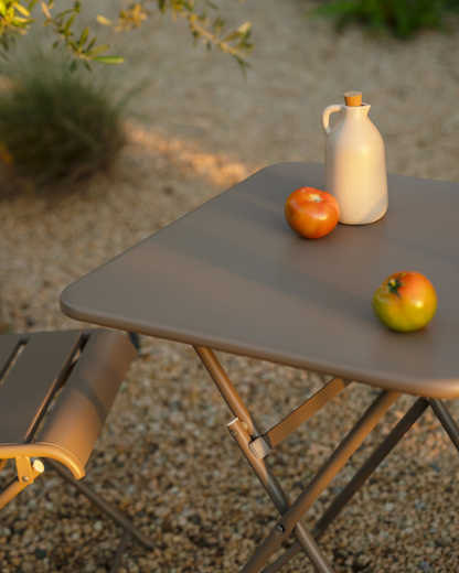 Set de 2 sillas y mesa para exterior, de aluminio en Taupe mate