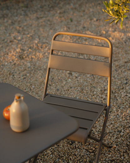 Set de 2 sillas y mesa para exterior, de aluminio en Taupe mate