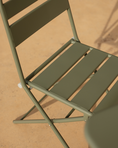 Set de 2 sillas y mesa para exterior, de aluminio en verde mate