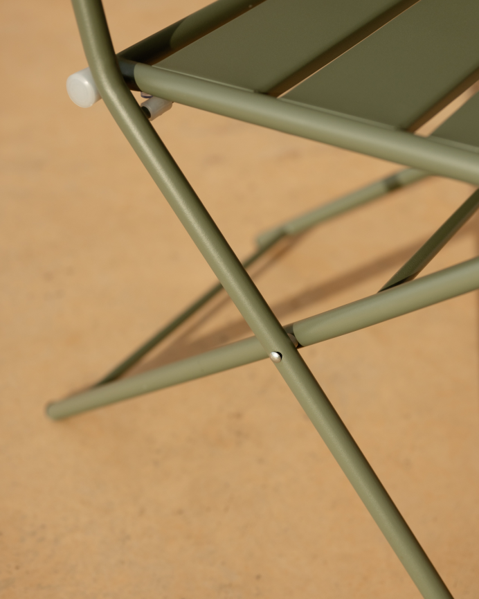 Set de 2 sillas y mesa para exterior, de aluminio en verde mate