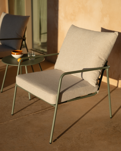 Set de Exterior en Acero Verde Mate: Mesa de Centro y 2 Butacas