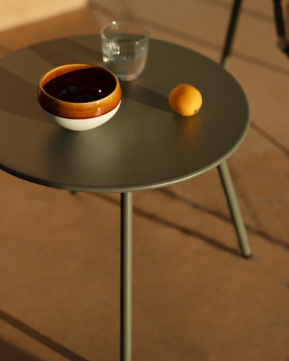 Set de Exterior en Acero Verde Mate: Mesa de Centro y 2 Butacas