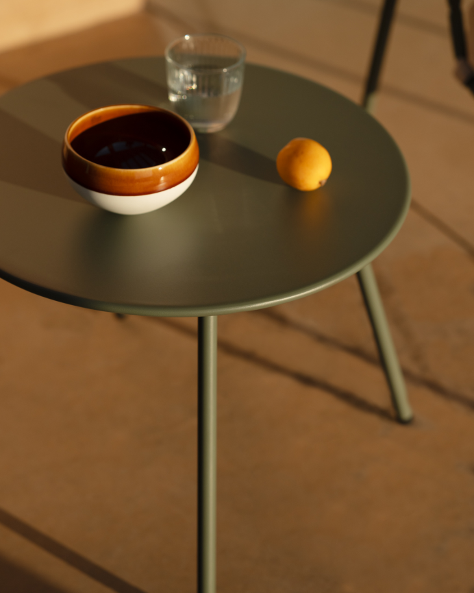 Set de Exterior en Acero Verde Mate: Mesa de Centro y 2 Butacas