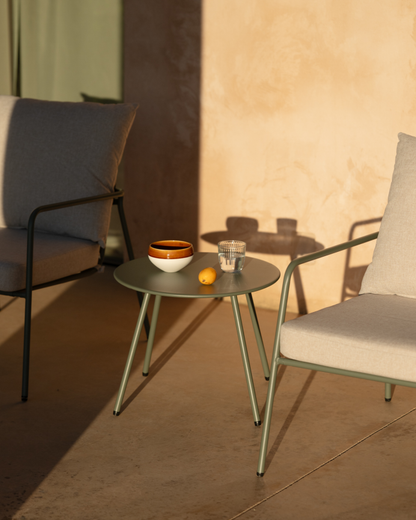 Set de Exterior en Acero Verde Mate: Mesa de Centro y 2 Butacas