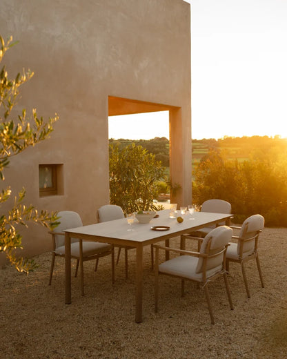 Set de Comedor Exterior: Mesa Rectangular con Sobre Cerámico y 4 Sillas Acabado Madera