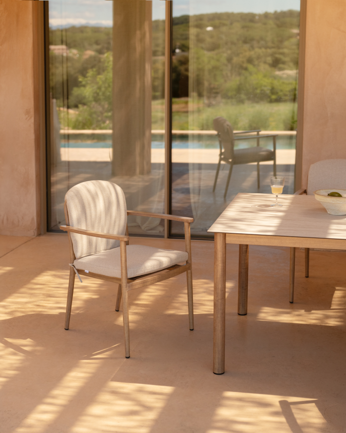 Set de Comedor Exterior: Mesa Rectangular con Sobre Cerámico y 4 Sillas Acabado Madera