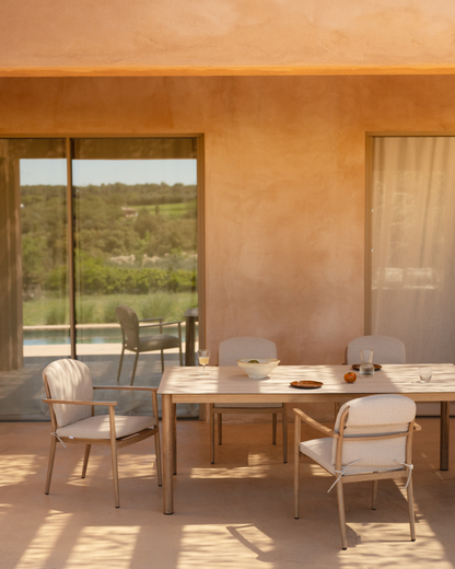 Set de Comedor Exterior: Mesa Rectangular con Sobre Cerámico y 4 Sillas Acabado Madera