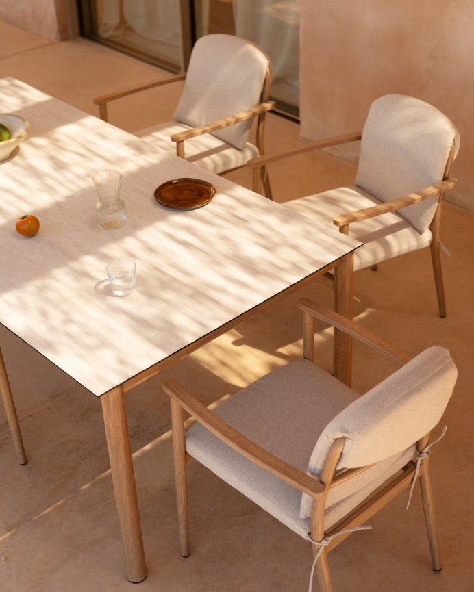 Set de Comedor Exterior: Mesa Rectangular con Sobre Cerámico y 4 Sillas Acabado Madera