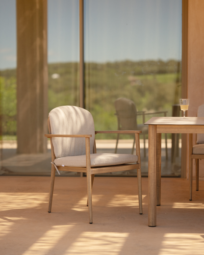 Set de Comedor Exterior: Mesa Rectangular con Sobre Cerámico y 4 Sillas Acabado Madera