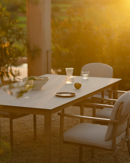 Set de Comedor Exterior: Mesa Rectangular con Sobre Cerámico y 4 Sillas Acabado Madera