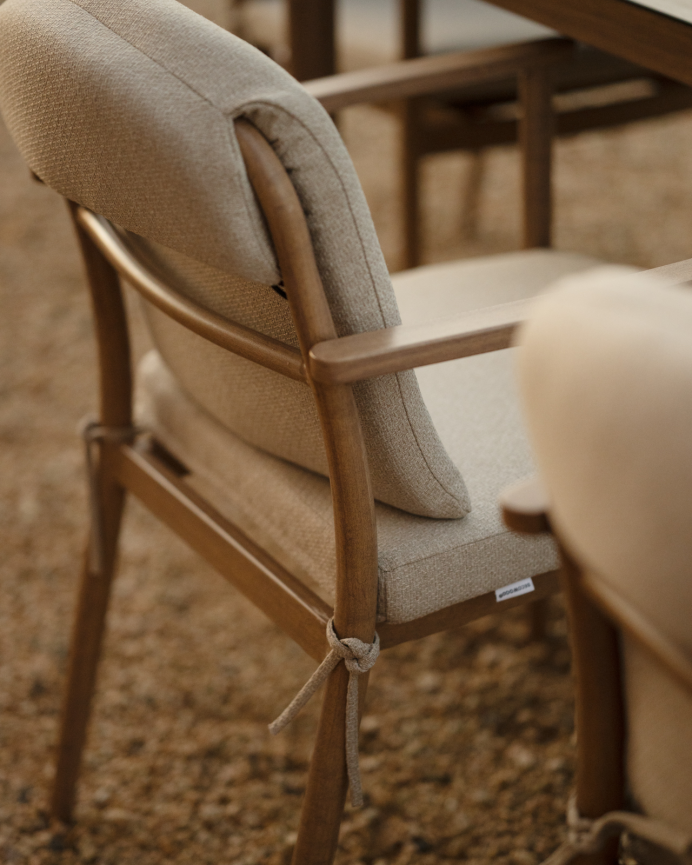 Set de Comedor Exterior: Mesa Rectangular con Sobre Cerámico y 4 Sillas Acabado Madera