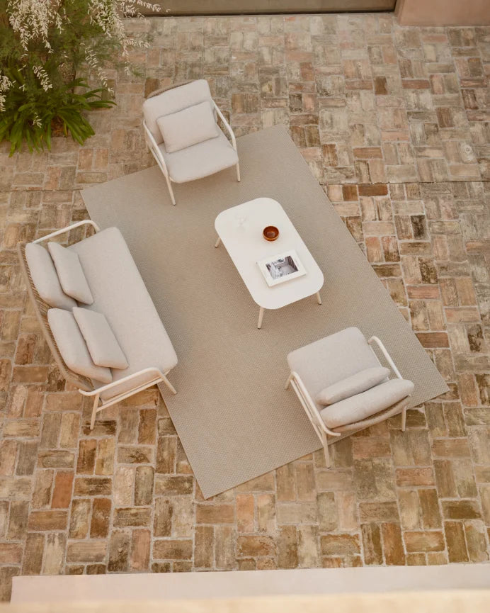 Set de jardín con sofá, mesa de centro y dos butacas de aluminio acabado en Blanco Mate