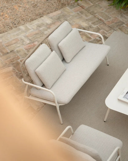 Set de jardín con sofá, mesa de centro y dos butacas de aluminio acabado en Blanco Mate