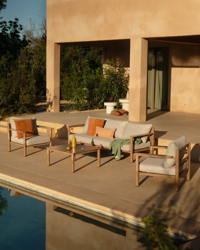 Set de jardín con sofá, mesa de centro y dos butacas de aluminio acabado en madera