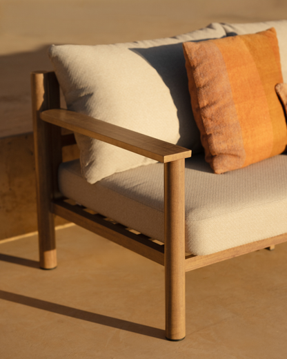 Set de jardín con sofá, mesa de centro y dos butacas de aluminio acabado en madera